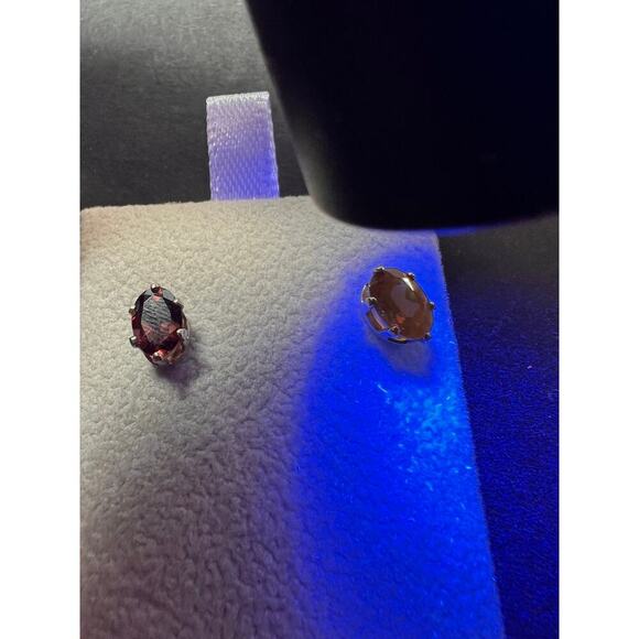 Oval cut red zircon sterling silver stud earrings - Picture 4 of 11